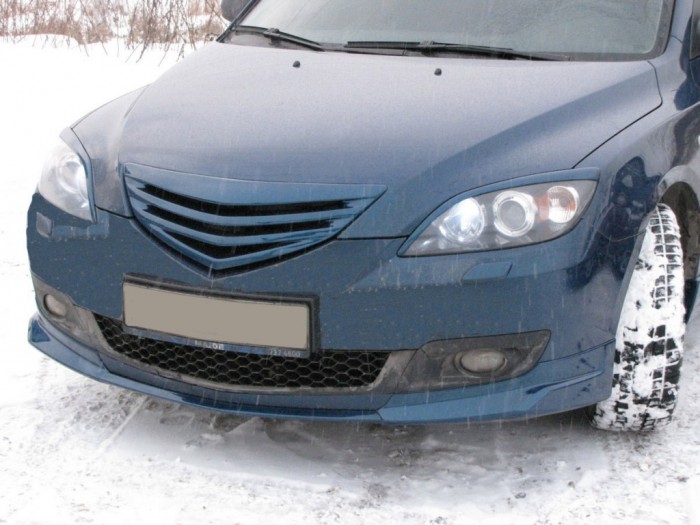 Вставка между клыками Mazda 3 хэтчбек Touring