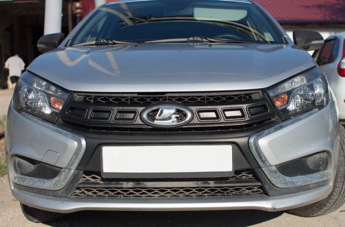 Вставки в решетку радиатора LADA Vesta (0091)